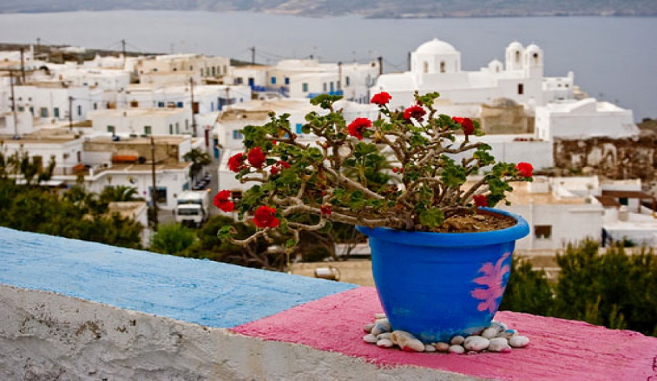 Private Shore Excursion 4-Hour Tour in Milos of Top Island Highlights