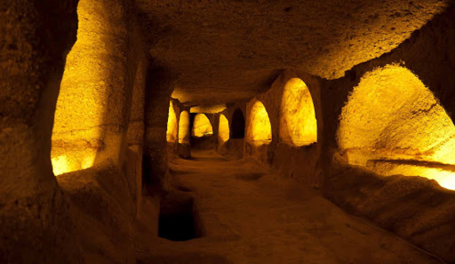 Private Shore Excursion 4-Hour Tour in Milos of Top Island Highlights