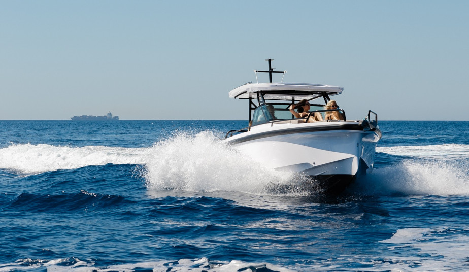 Private Sea Transfers from Athens – Kea, Hydra, Mykonos & Other Islands