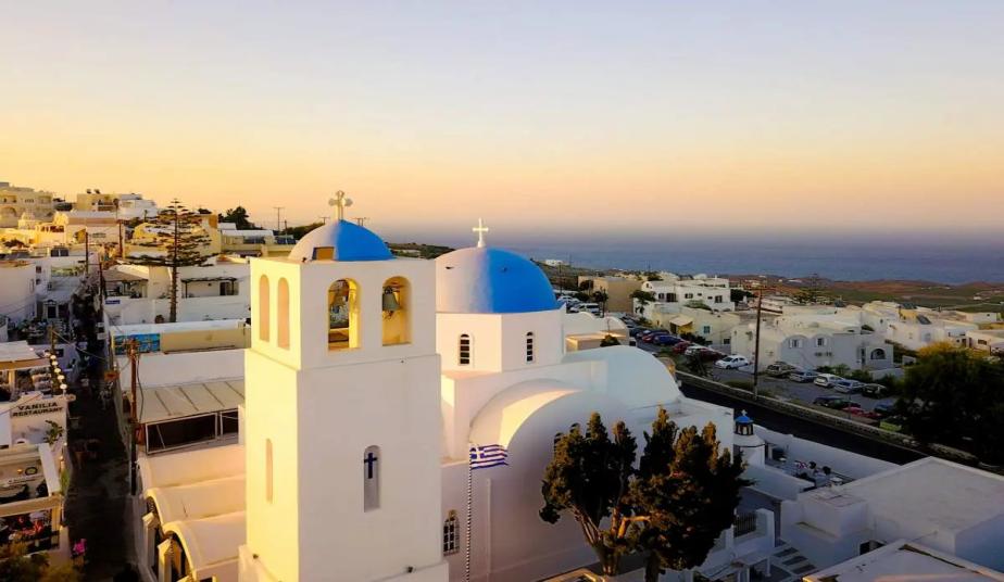 private shore santorini tour oia and pyrgos and villages