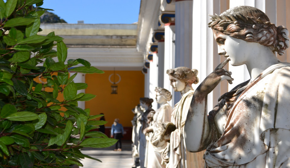 Private Corfu Tour to Explore Achilleion, Kanoni & Historic Old Town