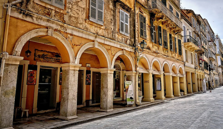 Private Corfu Tour to Explore Achilleion, Kanoni & Historic Old Town