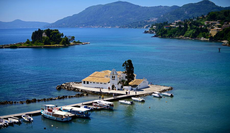 Private Corfu Tour to Explore Achilleion, Kanoni & Historic Old Town