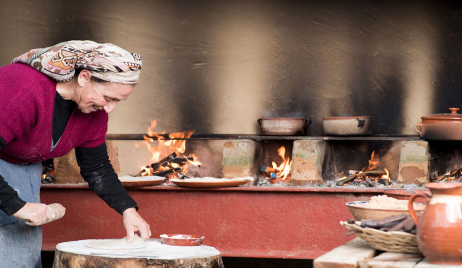 Minoan Day Experience in Crete,  Live Performance & Cretan Kerasma Treat