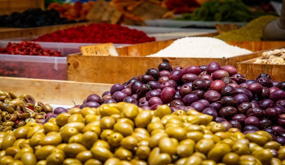 Heraklion Walking Food Tour to Taste Authentic Cretan Flavors with Guide