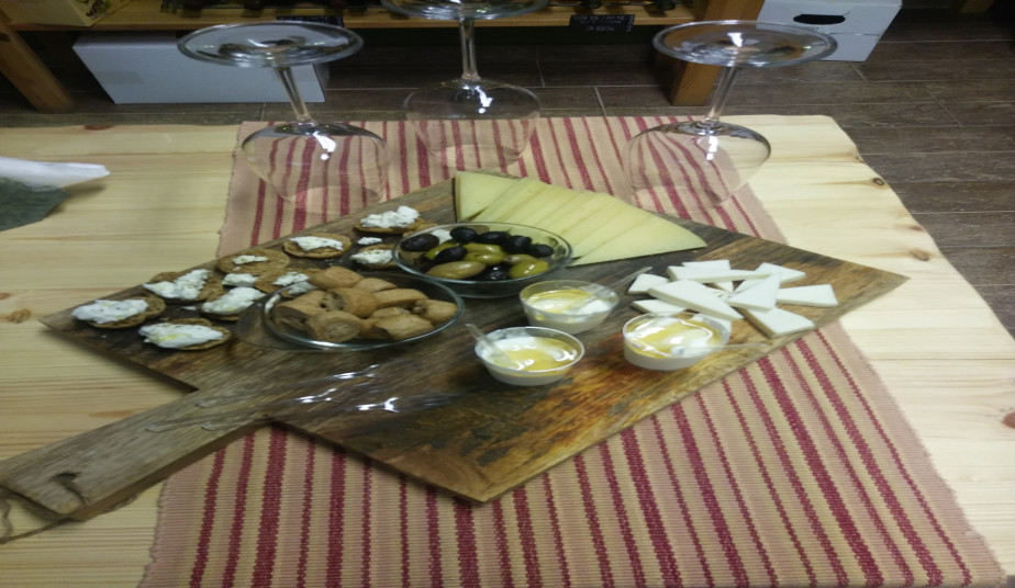 Heraklion Walking Food Tour to Taste Authentic Cretan Flavors with Guide