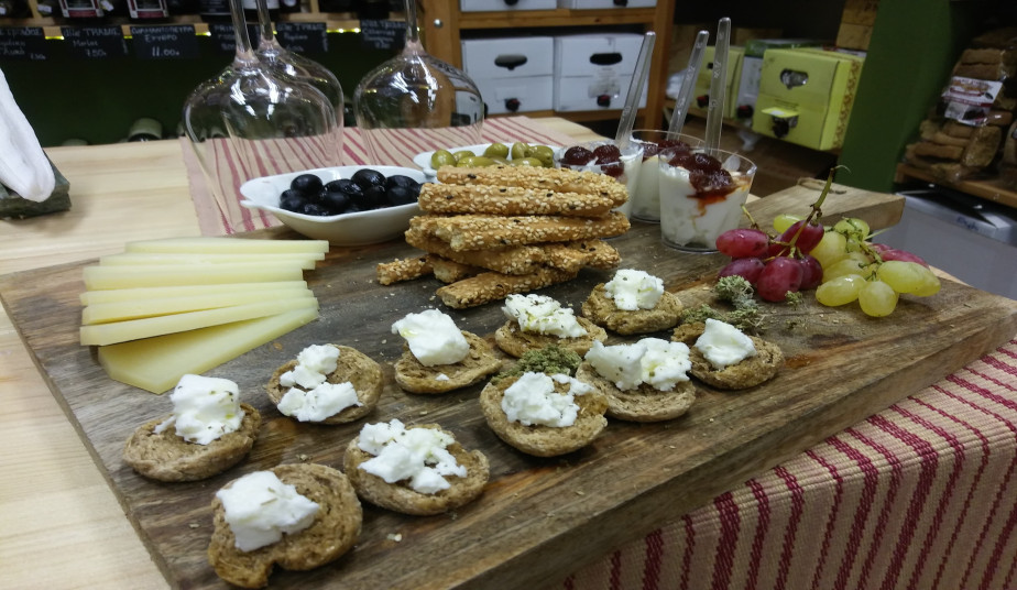 Heraklion Walking Food Tour to Taste Authentic Cretan Flavors with Guide