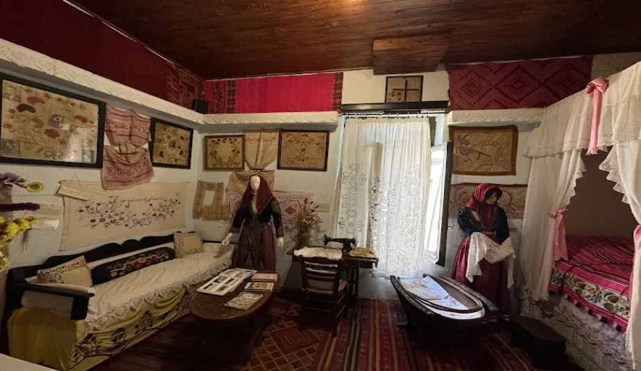 Chania: Old Town Walking Tour with Local Guide to Explore the bet of Chania