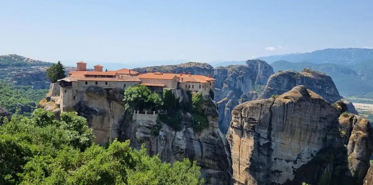 Best Day Trips from Athens: Private vs Group Tours – Which Is Better?