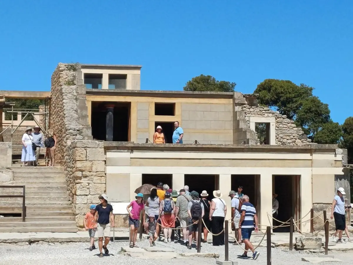 Guided tour of the Palace of Knossos, Crete